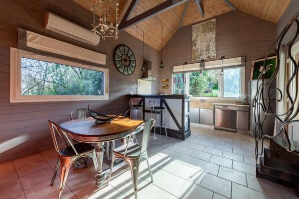 Ensemble Immobilier en pierre du 18ème - 14 pièce(s),431 m² (maison de Maître,  Pigeonnier, Dépendances, Piscine) Parc 1,4ha