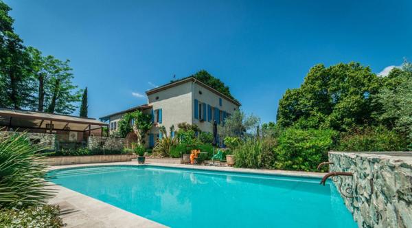 Ensemble Immobilier en pierre du 18ème - 14 pièce(s),431 m² (maison de Maître,  Pigeonnier, Dépendances, Piscine) Parc 1,4ha