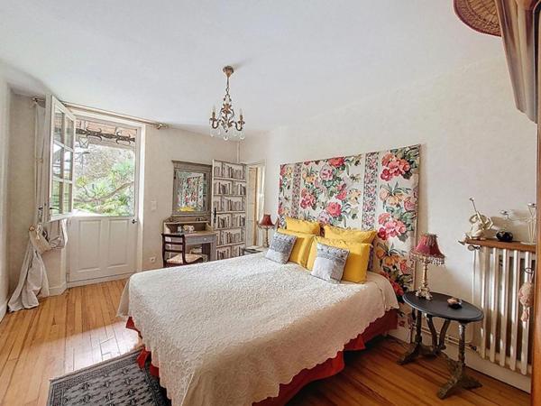 Ensemble Immobilier en pierre du 18ème - 14 pièce(s),431 m² (maison de Maître,  Pigeonnier, Dépendances, Piscine) Parc 1,4ha