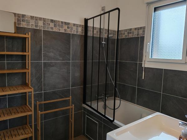 Maison familiale rénovée à 600 m de la plage – studio indépendant