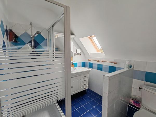 Maison familiale rénovée à 600 m de la plage – studio indépendant