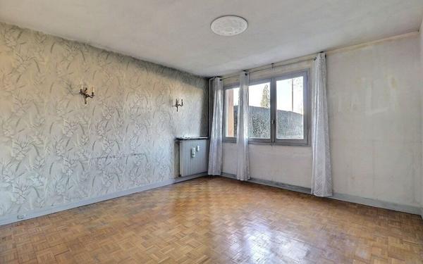 Appartement à vendre    2 pièces • 49,04 m2 Viroflay