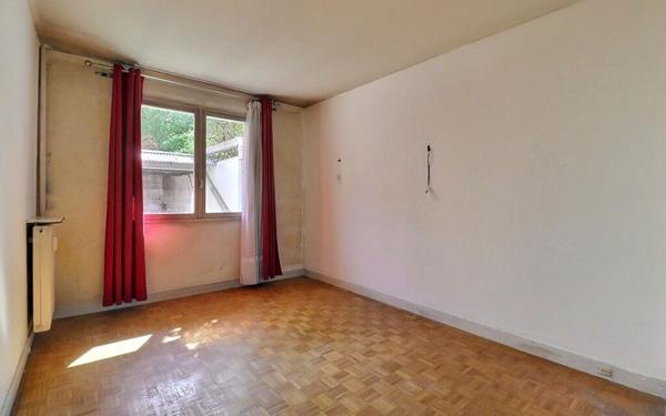 Appartement à vendre    2 pièces • 49,04 m2 Viroflay