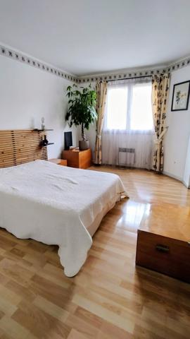 Appartement
         3 pièces
        - 72 m² Exclusivité 375 000 € *