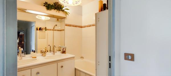 Appartement
         3 pièces
        - 72 m² Exclusivité 375 000 € *