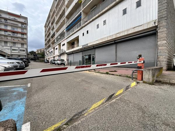 Local professionnel 360 m²