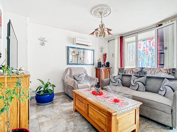 A vendre superbe Appartement 2 pièces de 54 m2  à Marseille - Secteur Bon Secours