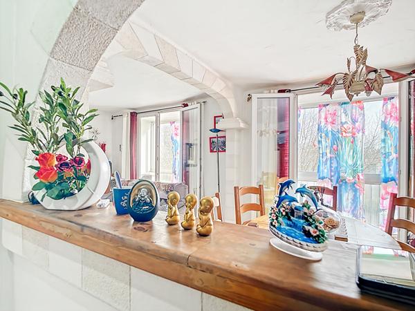 A vendre superbe Appartement 2 pièces de 54 m2  à Marseille - Secteur Bon Secours