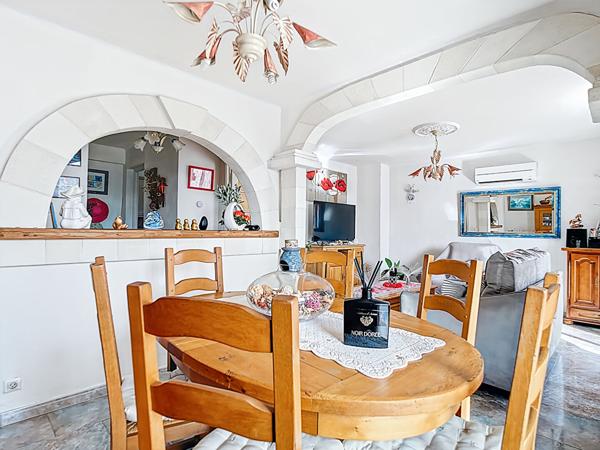 A vendre superbe Appartement 2 pièces de 54 m2  à Marseille - Secteur Bon Secours