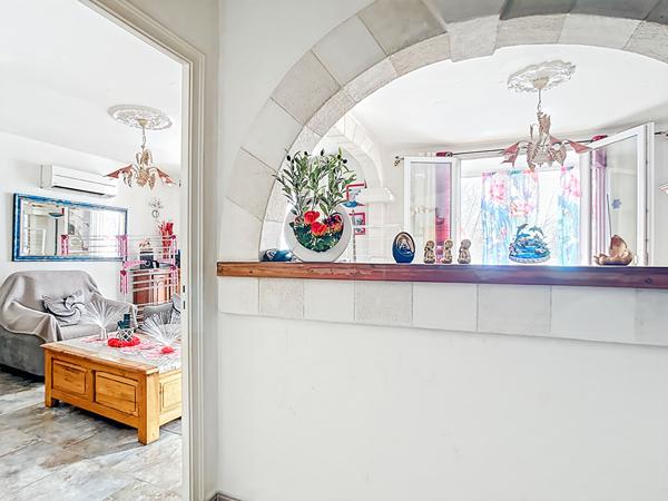 A vendre superbe Appartement 2 pièces de 54 m2  à Marseille - Secteur Bon Secours