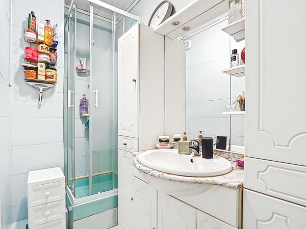 A vendre superbe Appartement 2 pièces de 54 m2  à Marseille - Secteur Bon Secours