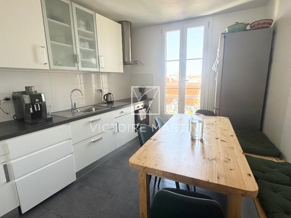 Appartement
         2 pièces
        - 46 m² 228 000 € *