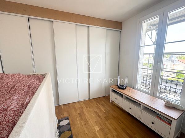 Appartement
         2 pièces
        - 46 m² 228 000 € *