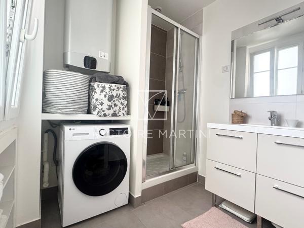 Appartement
         2 pièces
        - 46 m² 228 000 € *
