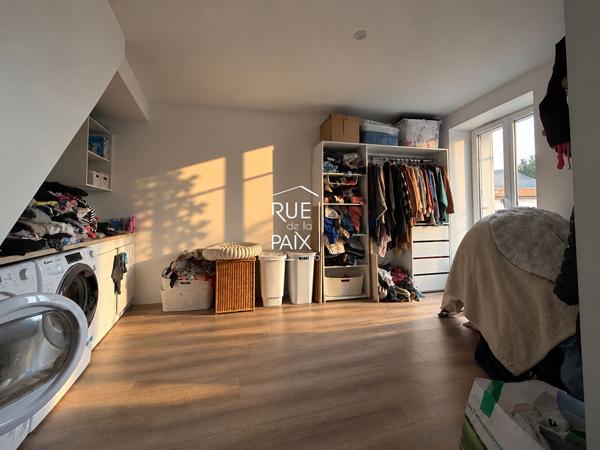 79400 SAINT MAIXENT L ECOLE Maison de ville rénovée avec soin et prête à vous accueillir !