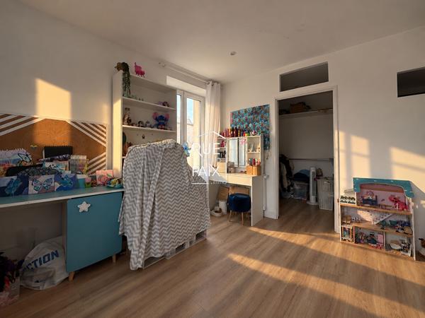 79400 SAINT MAIXENT L ECOLE Maison de ville rénovée avec soin et prête à vous accueillir !