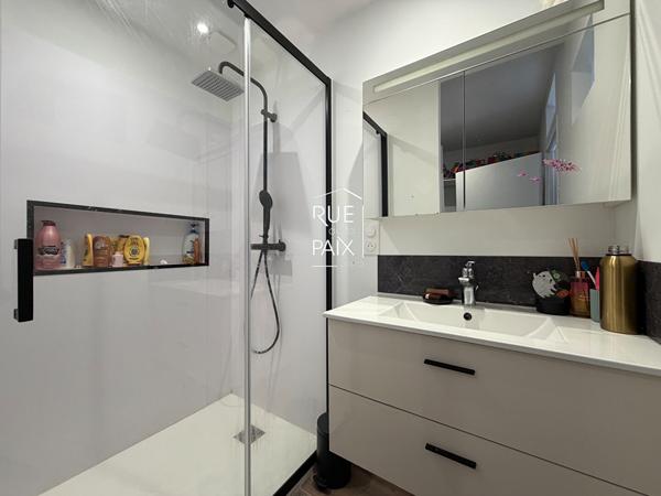 79400 SAINT MAIXENT L ECOLE Maison de ville rénovée avec soin et prête à vous accueillir !