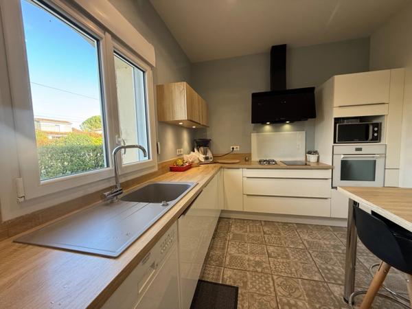 Maison à vendre 8 pièces ANGOULEME (16) Secteur SAINT-CYBARD 5 chambres, jardin, piscine, double garage