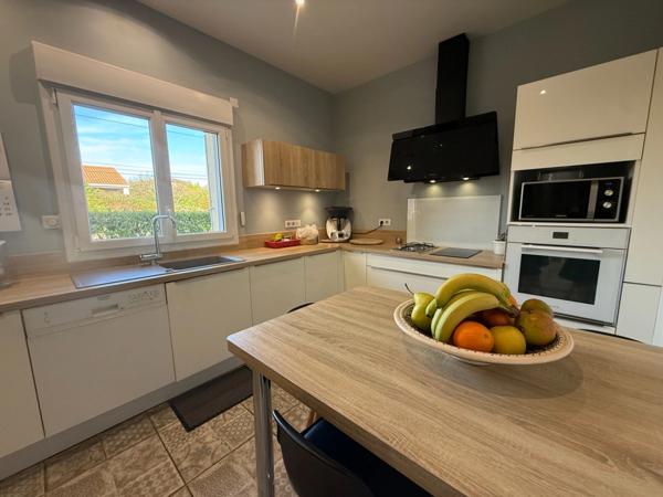 Maison à vendre 8 pièces ANGOULEME (16) Secteur SAINT-CYBARD 5 chambres, jardin, piscine, double garage