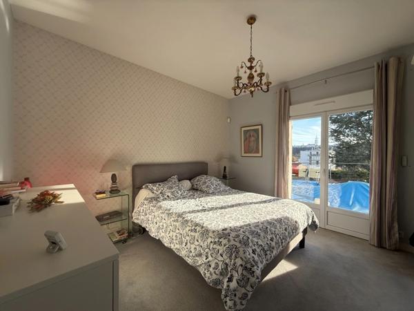 Maison à vendre 8 pièces ANGOULEME (16) Secteur SAINT-CYBARD 5 chambres, jardin, piscine, double garage