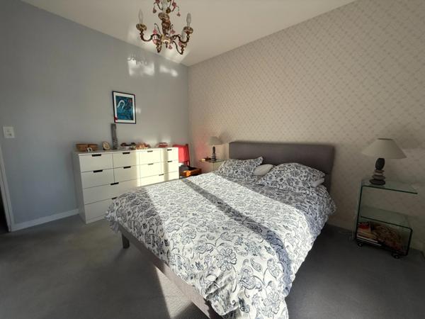 Maison à vendre 8 pièces ANGOULEME (16) Secteur SAINT-CYBARD 5 chambres, jardin, piscine, double garage