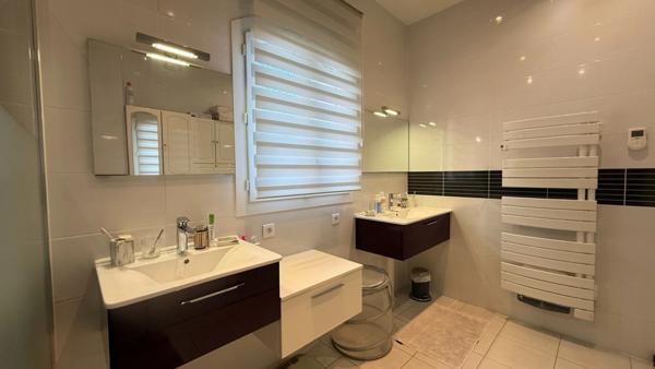 Maison à vendre 8 pièces ANGOULEME (16) Secteur SAINT-CYBARD 5 chambres, jardin, piscine, double garage