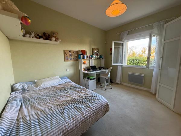 Maison à vendre 8 pièces ANGOULEME (16) Secteur SAINT-CYBARD 5 chambres, jardin, piscine, double garage