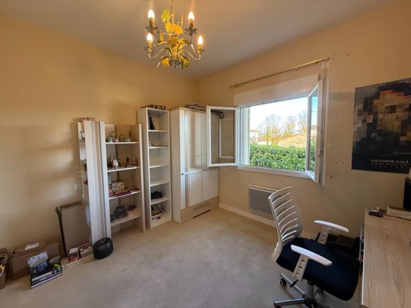 Maison à vendre 8 pièces ANGOULEME (16) Secteur SAINT-CYBARD 5 chambres, jardin, piscine, double garage