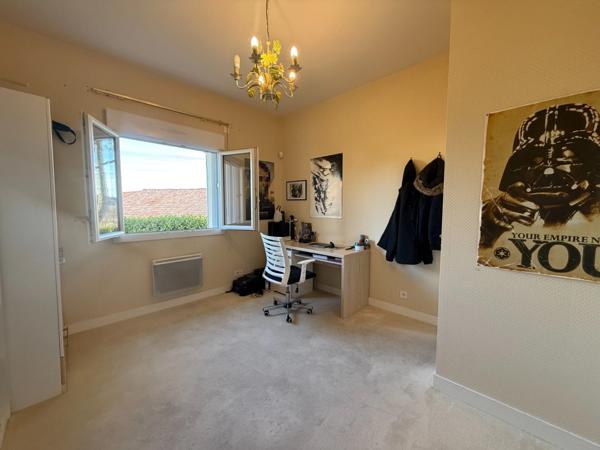 Maison à vendre 8 pièces ANGOULEME (16) Secteur SAINT-CYBARD 5 chambres, jardin, piscine, double garage