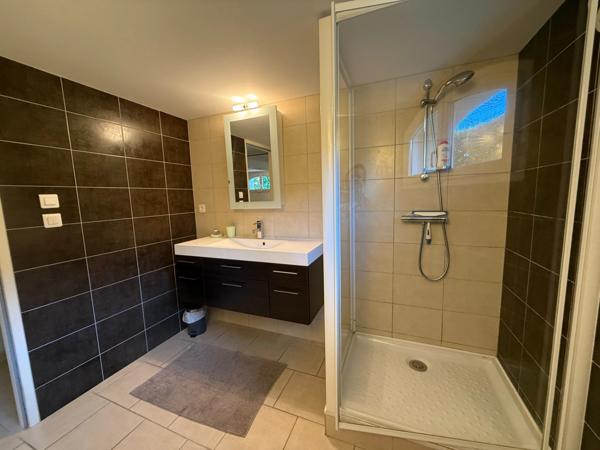 Maison à vendre 8 pièces ANGOULEME (16) Secteur SAINT-CYBARD 5 chambres, jardin, piscine, double garage