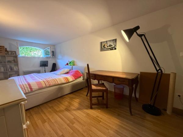 Maison à vendre 8 pièces ANGOULEME (16) Secteur SAINT-CYBARD 5 chambres, jardin, piscine, double garage