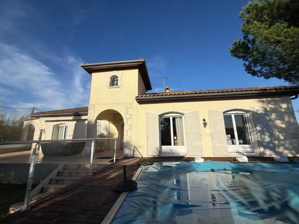 Maison à vendre 8 pièces ANGOULEME (16) Secteur SAINT-CYBARD 5 chambres, jardin, piscine, double garage