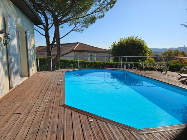 Maison à vendre 8 pièces ANGOULEME (16) Secteur SAINT-CYBARD 5 chambres, jardin, piscine, double garage