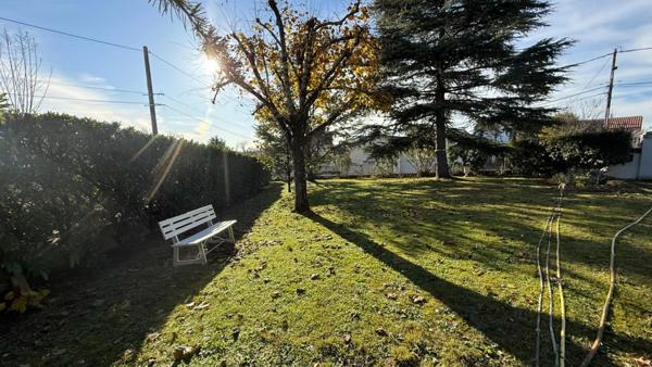 Maison à vendre 8 pièces ANGOULEME (16) Secteur SAINT-CYBARD 5 chambres, jardin, piscine, double garage