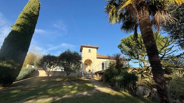 Maison à vendre 8 pièces ANGOULEME (16) Secteur SAINT-CYBARD 5 chambres, jardin, piscine, double garage