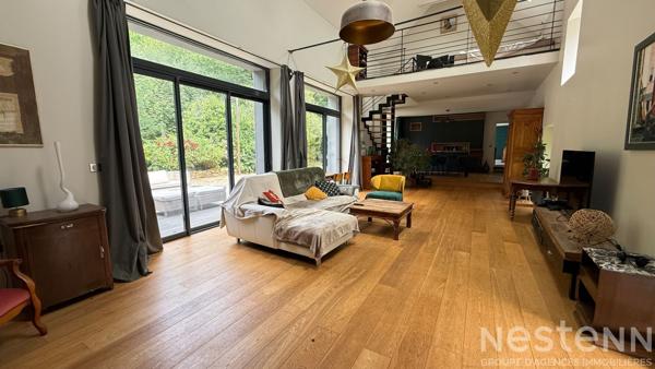 SEULEMENT CHEZ NESTENN ? Authentique maison en pierre avec dépendance et vaste parcelle boisée