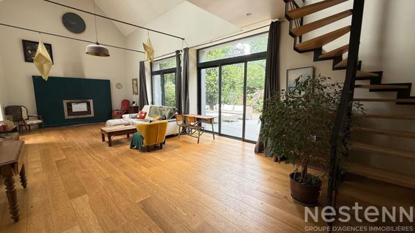 SEULEMENT CHEZ NESTENN ? Authentique maison en pierre avec dépendance et vaste parcelle boisée