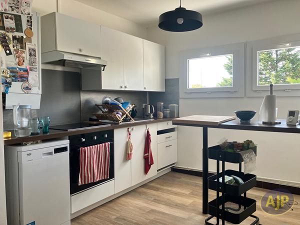 Appartement à louer Libourne : 3 pièces, 64m² avec 2 chambre(s) à 784€ - AJP Immobilier Saint Andre de Cubzac