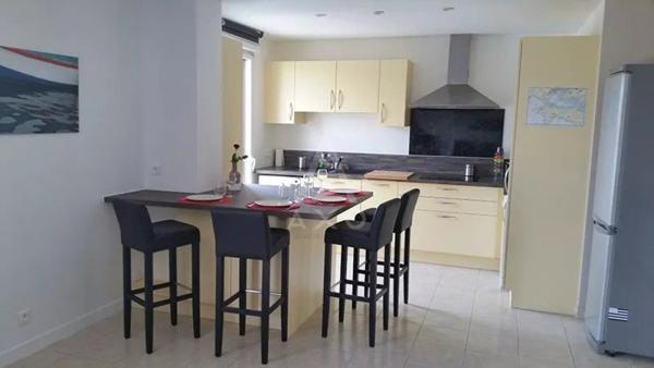 T3 idéalement situé à 150m de la plage de Morgat au 2ème et dernier étage