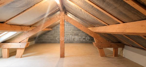 TOULON-SUR-ARROUX – MAISON AVEC 2 GARAGES ATTENANTS, JARDIN ET COMBLES AMÉNAGEABLES