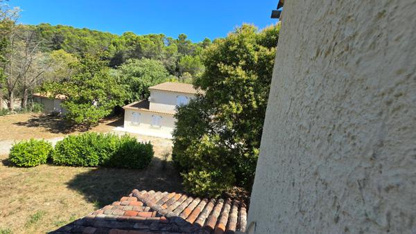 LORGUES — Domaine de 16 000 m² avec deux habitations, piscine et fort potentiel patrimonial