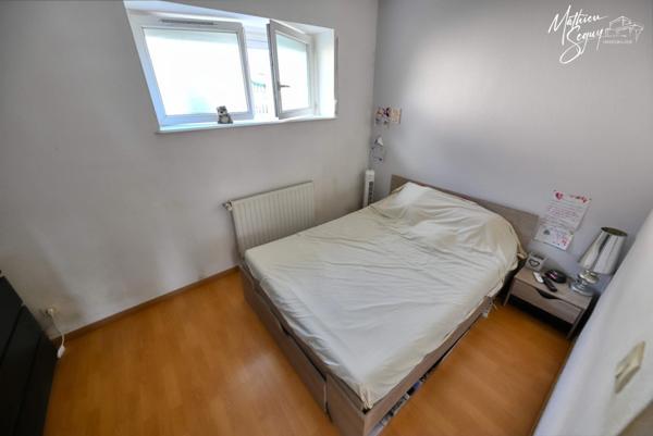 Appartement avec cour et stationnement privatif en campagne