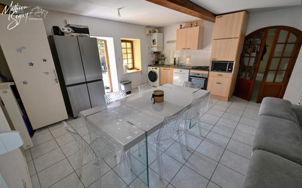 Appartement avec cour et stationnement privatif en campagne