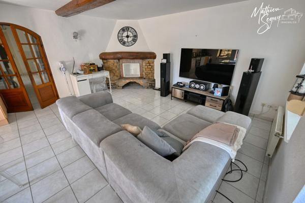 Appartement avec cour et stationnement privatif en campagne