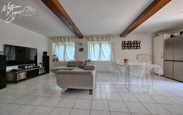 Appartement avec cour et stationnement privatif en campagne