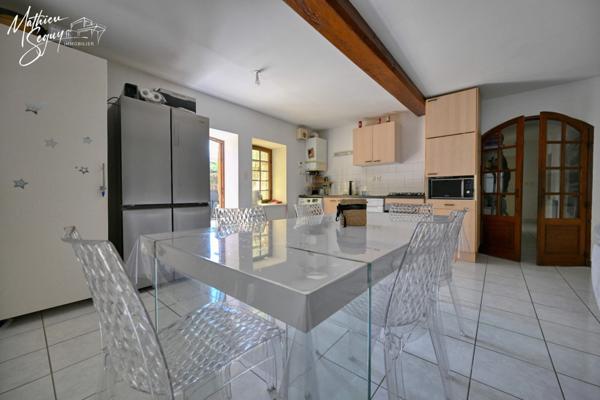 Appartement avec cour et stationnement privatif en campagne