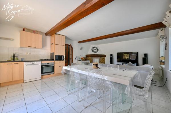 Appartement avec cour et stationnement privatif en campagne