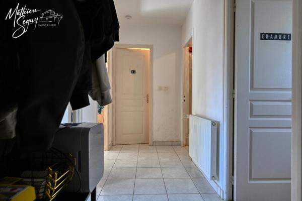 Appartement avec cour et stationnement privatif en campagne