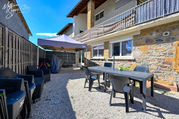 Appartement avec cour et stationnement privatif en campagne