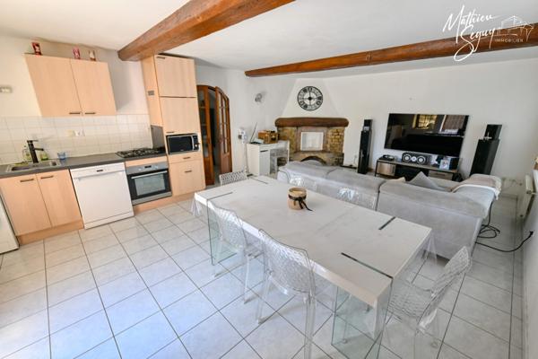 Appartement avec cour et stationnement privatif en campagne